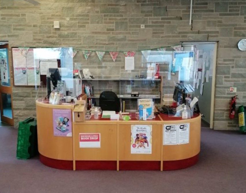 Llyfrgell Rhayadr Gwy