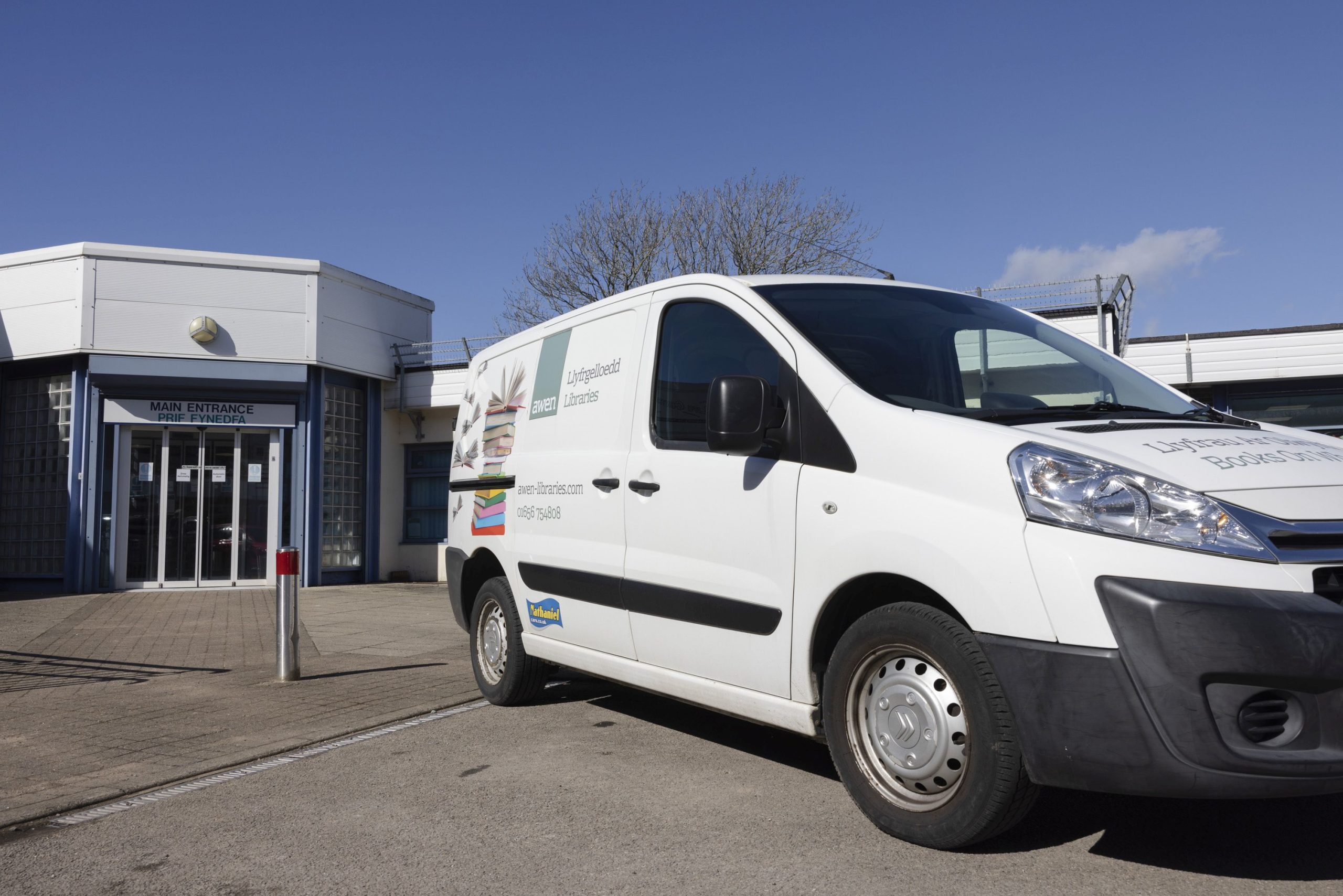 Gwasanaeth Llyfrau ar Olwynion Llyfrgelloedd Awen