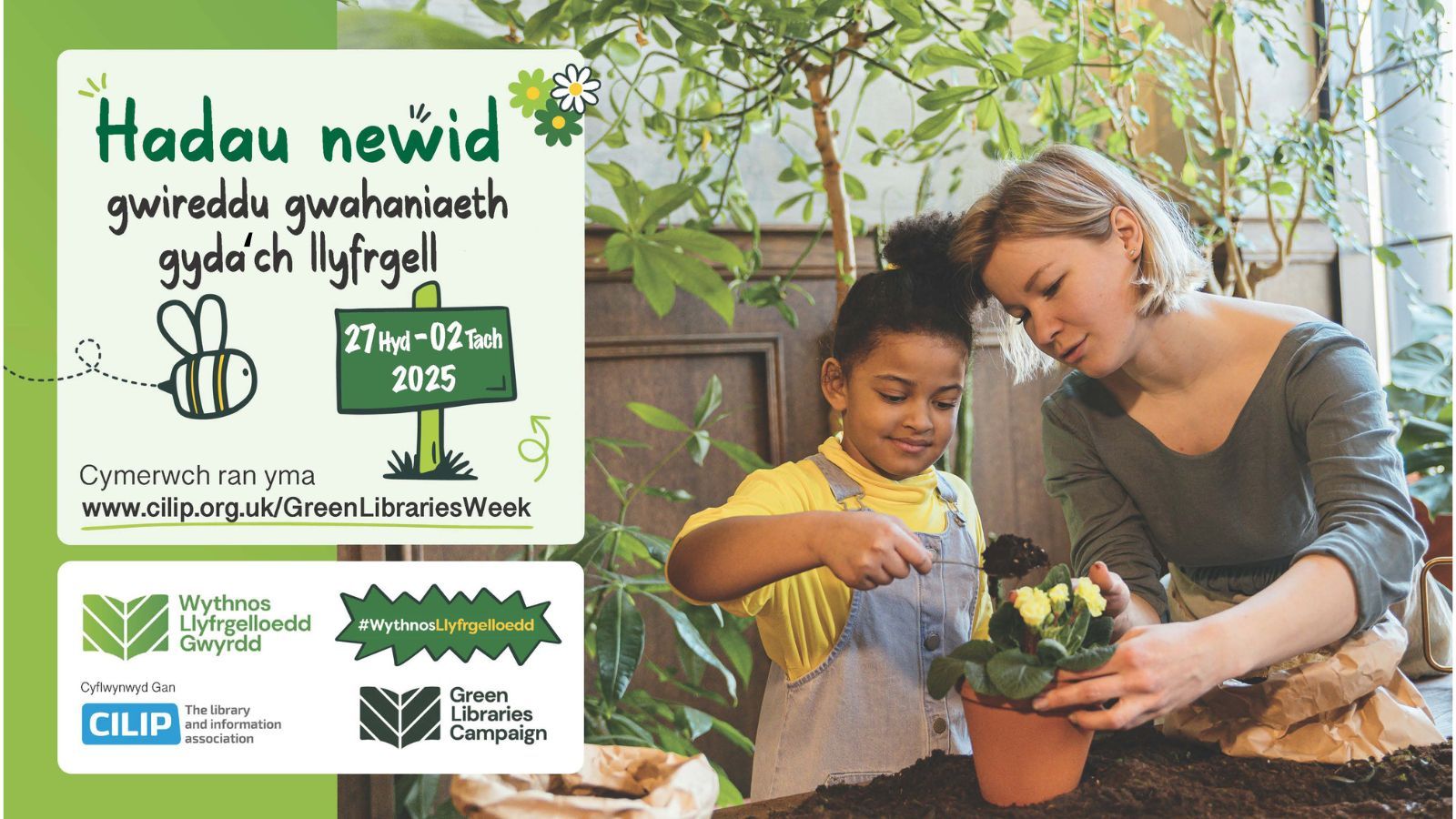 Oedolyn a plentyn yn plannu blodau